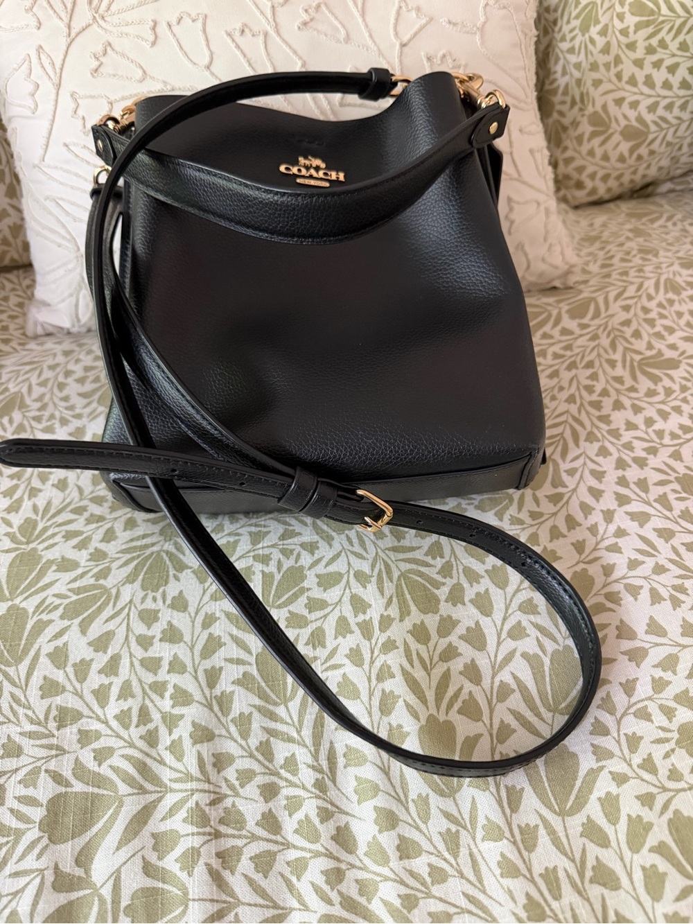 COACH Black Leather Crossbody Bucket Bag with Gold Hardware - Mollie Bucket 22 - Picture 7 of 8